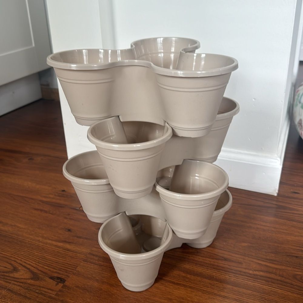 Floral Garden Medium Stackable Plastic 3-Section Planters in Beige (4-count) - Picture 2 of 3